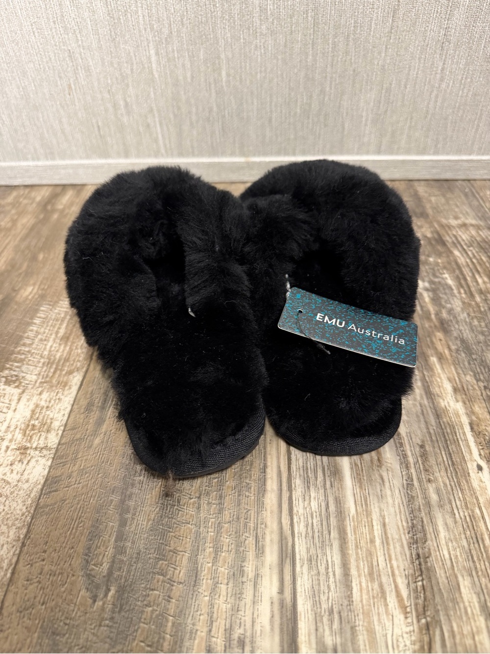Emu Astralia Plush Black Cross-Band Women's Slippers Size 8 - Picture 4 of 12
